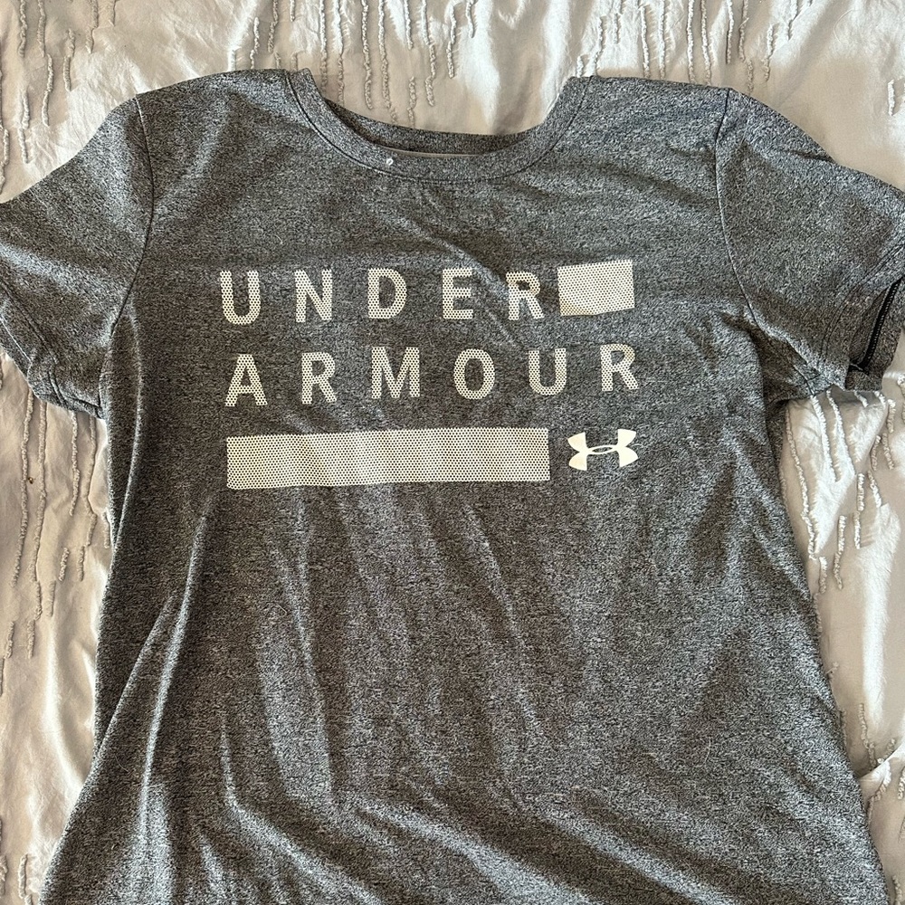 grey under armour tshirt